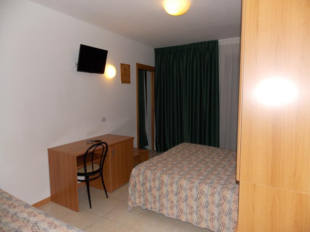 Hotel Colorado Лідо-ді-Єзоло Екстер'єр фото