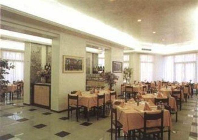 Hotel Colorado Лідо-ді-Єзоло Екстер'єр фото